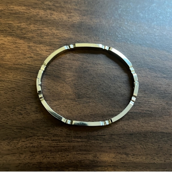 Elegant Silver Bracelet - Picture 4 of 4